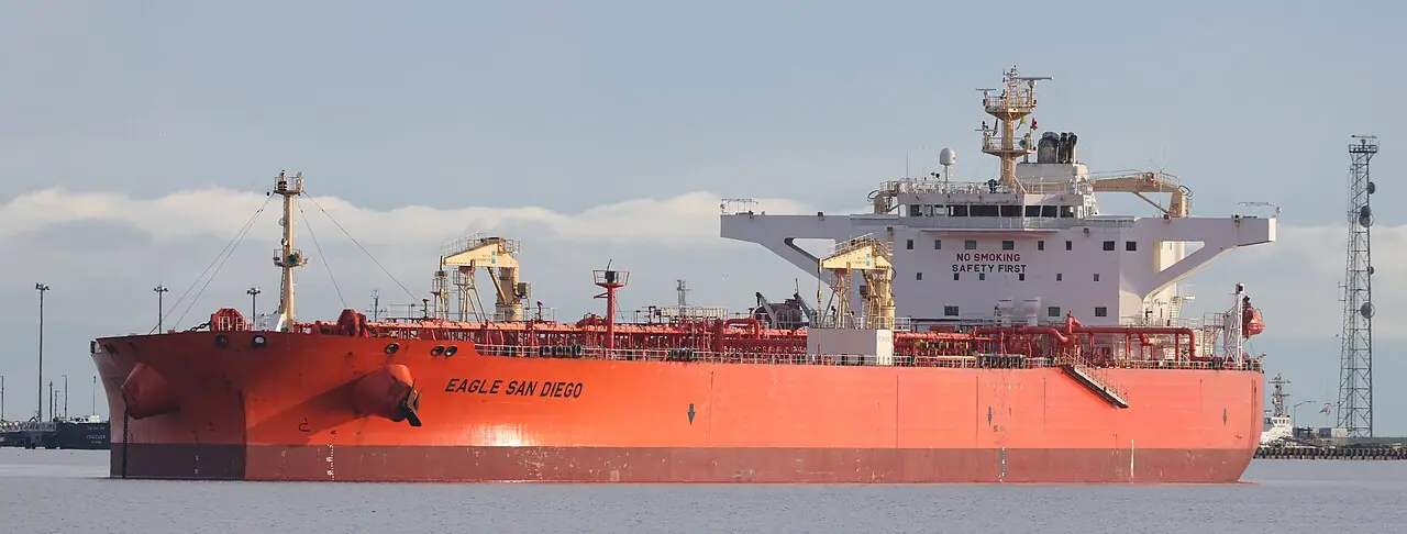 Crude oil tanker Eagle San Diego underway (Wikimedia Commons)—seaborne crude logistics relevant to Indian import programmes and sanction-waiver politics; not the named ministry press room, a specific May 2026 cargo manifest, or a U.S. Treasury form.