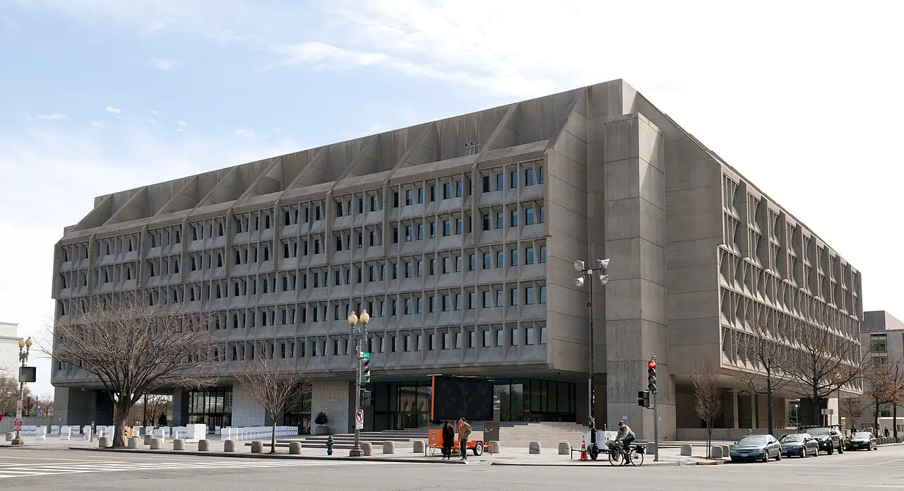 Hubert H. Humphrey Federal Building in Washington, D.C.—Wikimedia Commons photograph of HHS’s principal Washington headquarters, used as institutional context for federal health policy announcements, not a portrait of any individual named in the story.